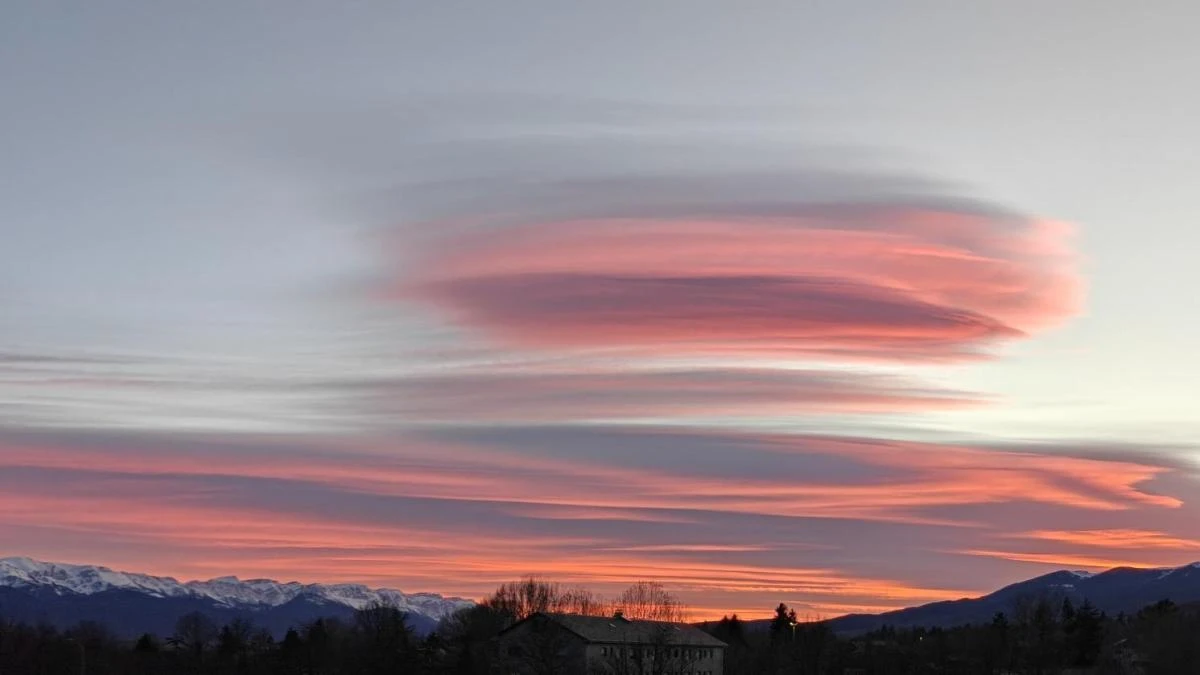 Remolino de nubes de viento sobre el Cadí