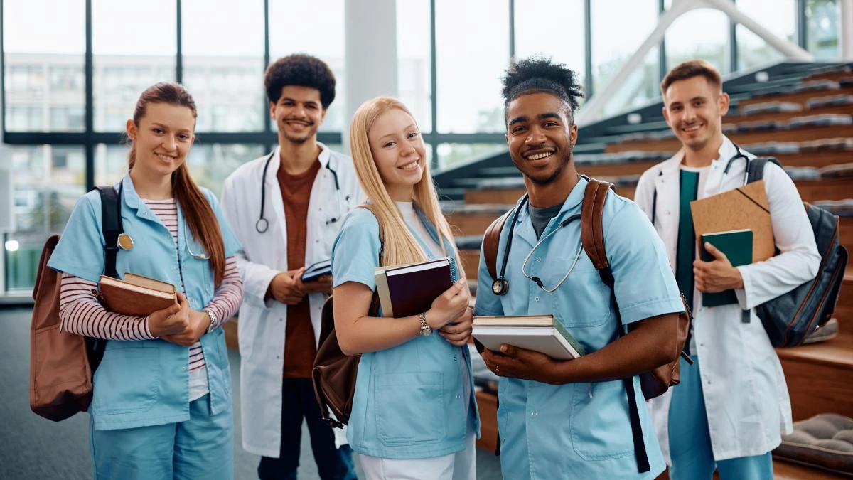 Cursos FP en salud: especialízate y trabaja en un hospital o clínica sin título universitario