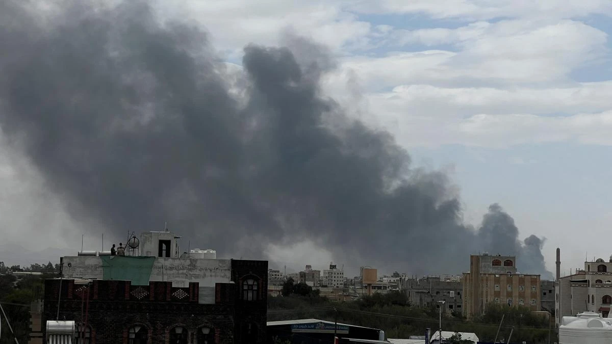 Israel bombardea la capital de Yemen