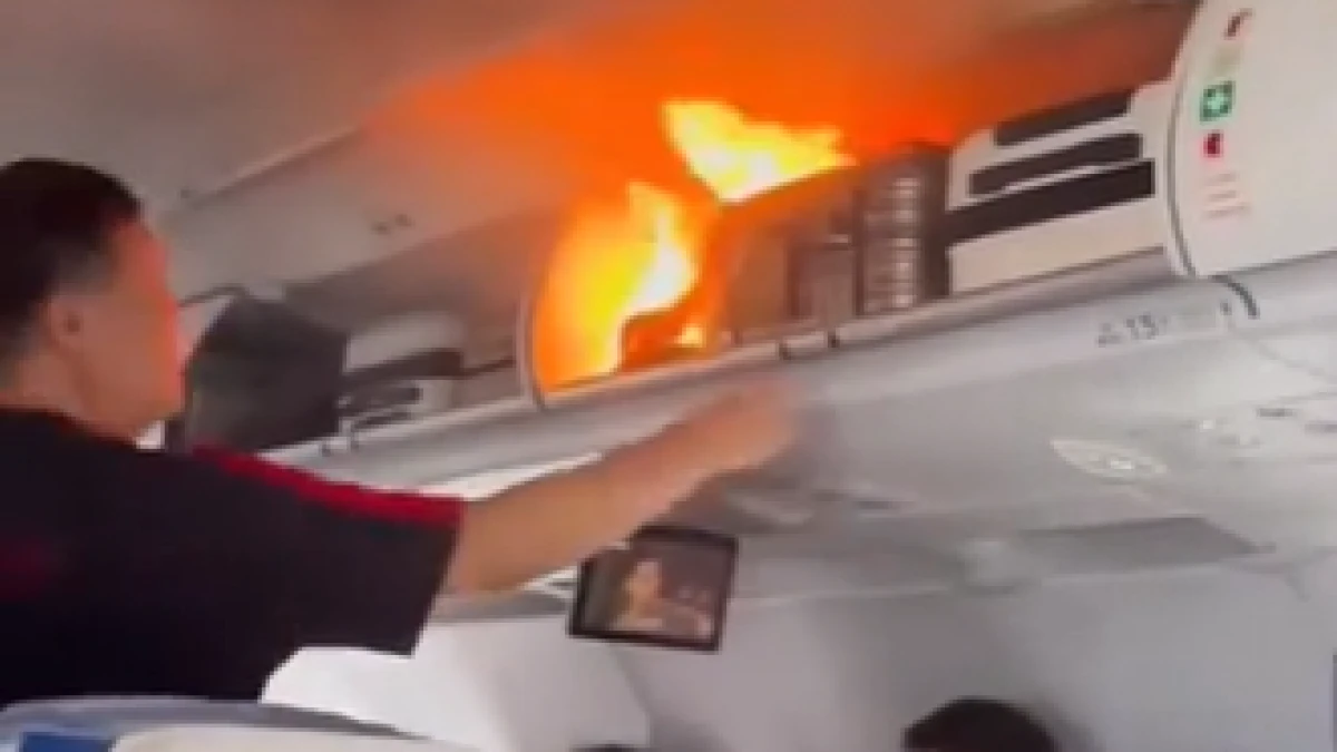 Susto entre los pasajeros de un avión de Air China por una batería portátil que se ha incendiado en pleno vuelo