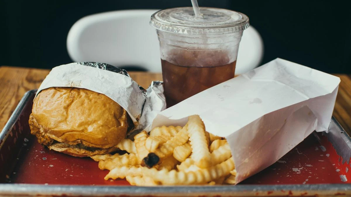 Nuevo reto de Bustinduy: acabar con los 4.000 anuncios publicitarios de comida insana infantil