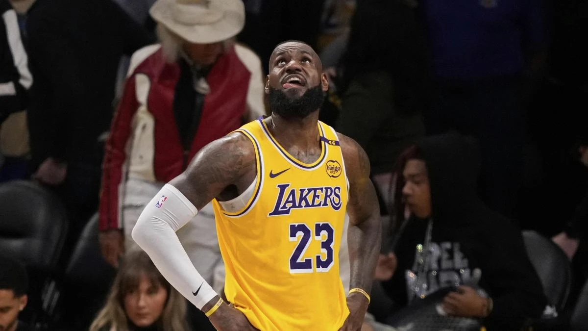 Los Lakers sucumben ante los Wolves y James deja en el aire su futuro