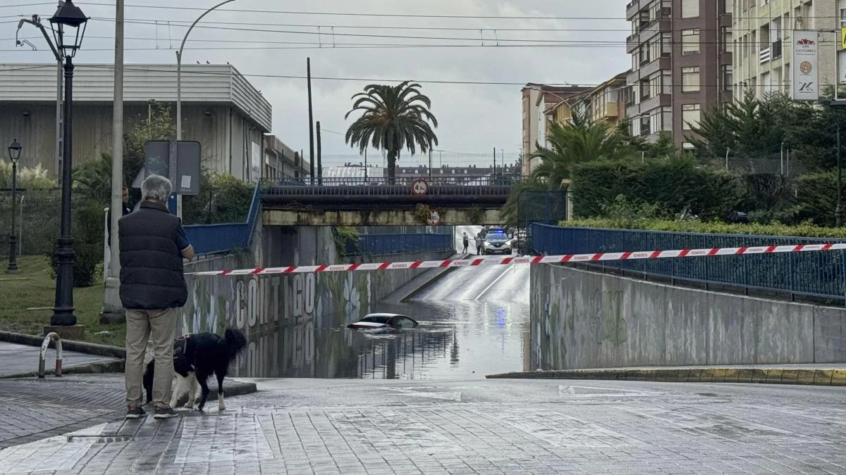Una tormenta súbita anega Santander y su bahía en apenas dos horas