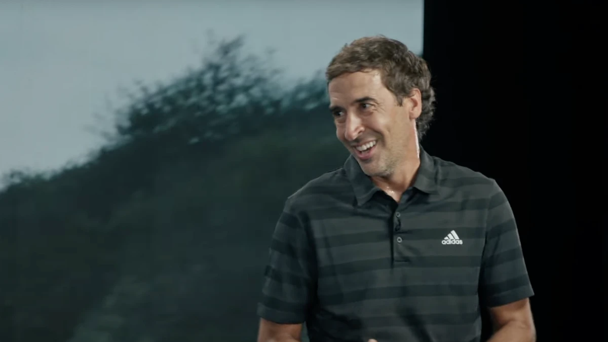 Raúl González Blanco (48 años): “Intento jugar al pádel una o dos veces a la semana y ahora también juego un poquito más al golf, me pico con mis hijos porque juegan mejor que yo”