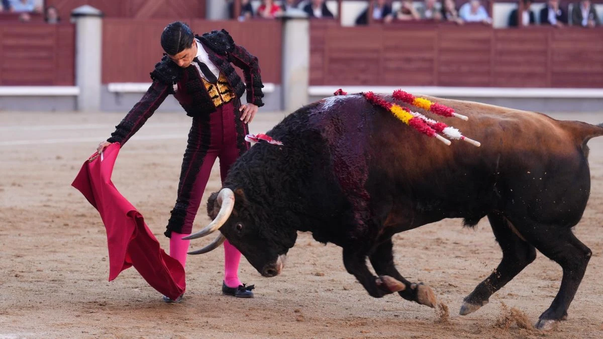 Un torerísimo Pablo Aguado corta una oreja y salva el naufragio de Juan Pedro Domecq