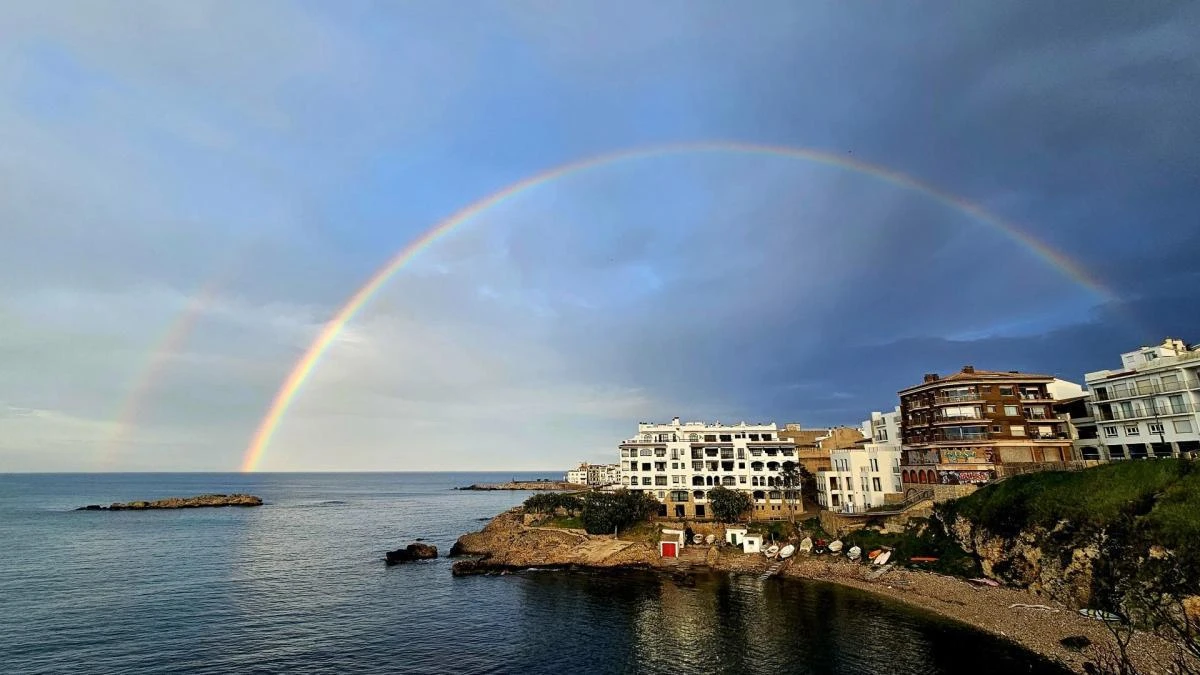 Arco iris de mar y montaña