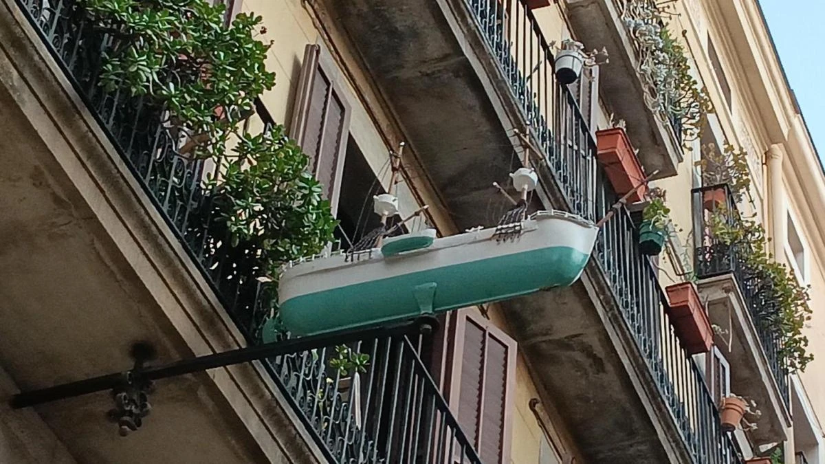 El barco varado junto a Santa Maria del Mar