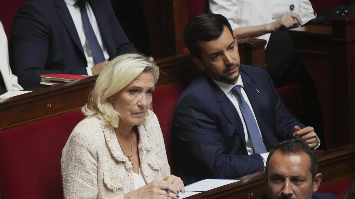 Le Pen hará caer otra vez al Gobierno si no se rompe con la política de Macron