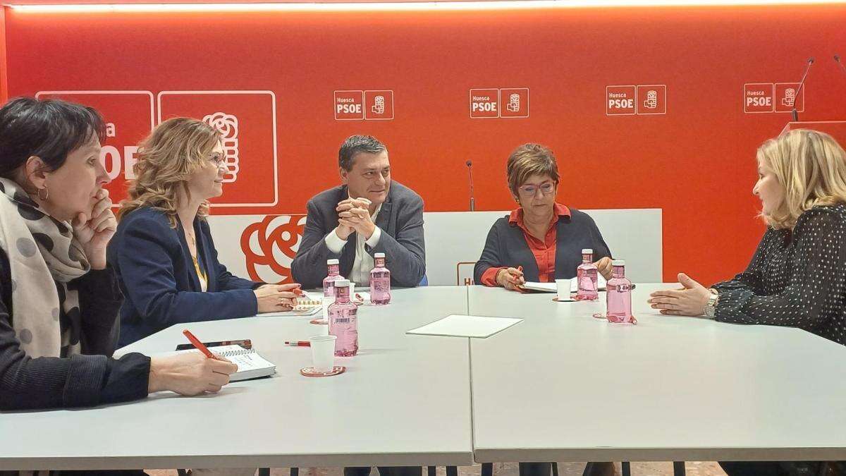 El PSOE de Huesca censura abiertamente las críticas “constantes” de Lambán a Sánchez