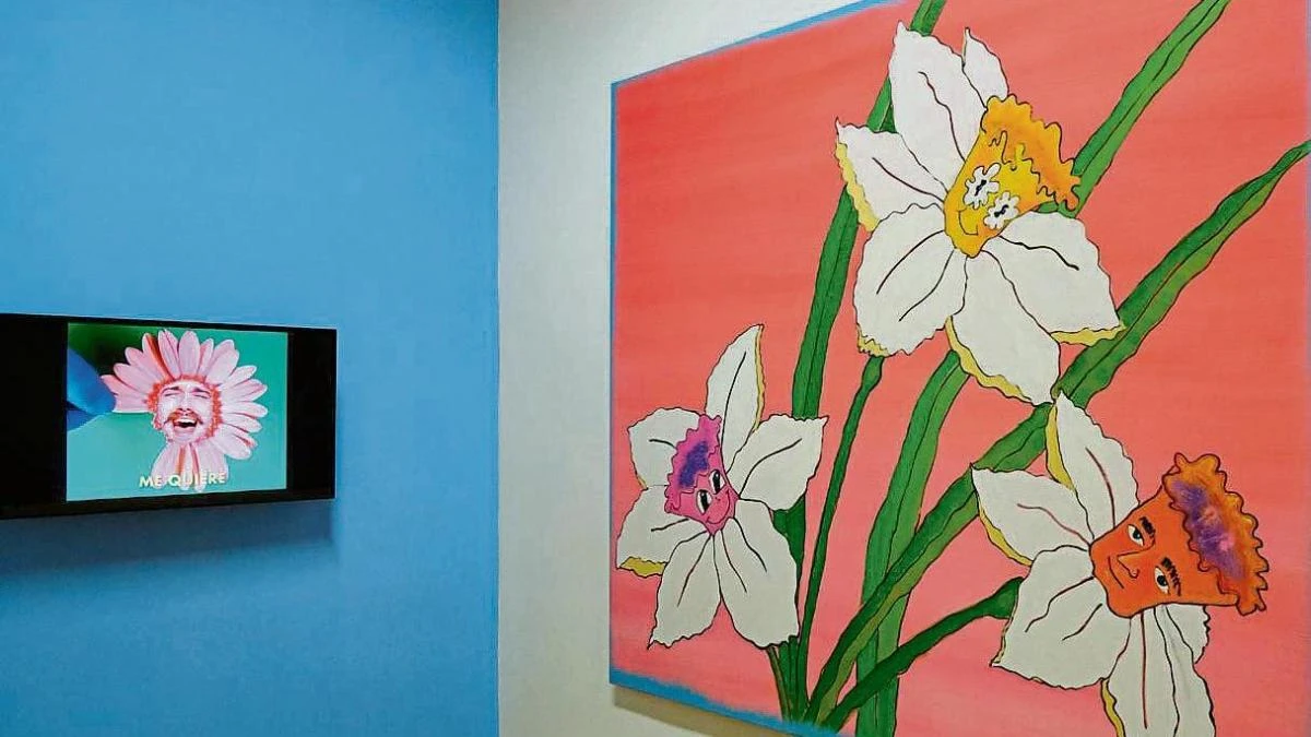 Flores que sufren y 'ménages à trois', los jóvenes toman las galerías