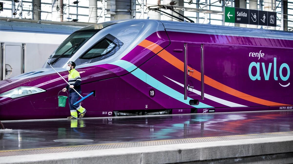 Guerra de trenes 'low cost': ¿es más barato viajar en AVLO o Ouigo?