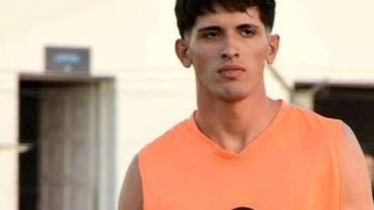 Fallece un futbolista argentino de 20 años tras desplomarse en pleno partido