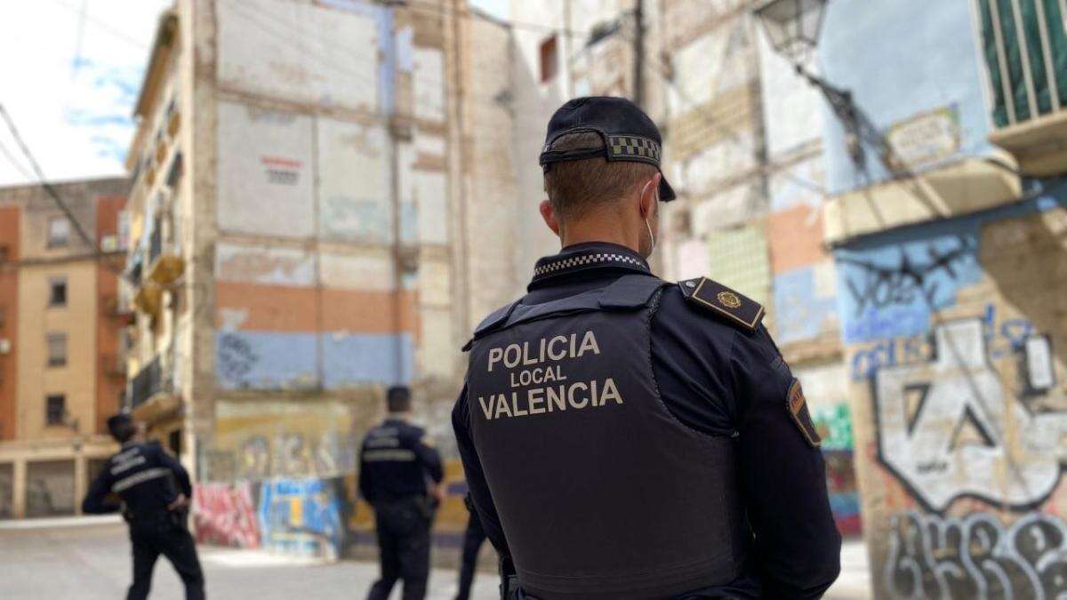 Intervienen 500 kilos de carne cruda y productos lácteos sin etiquetar de Rumanía en un local de València