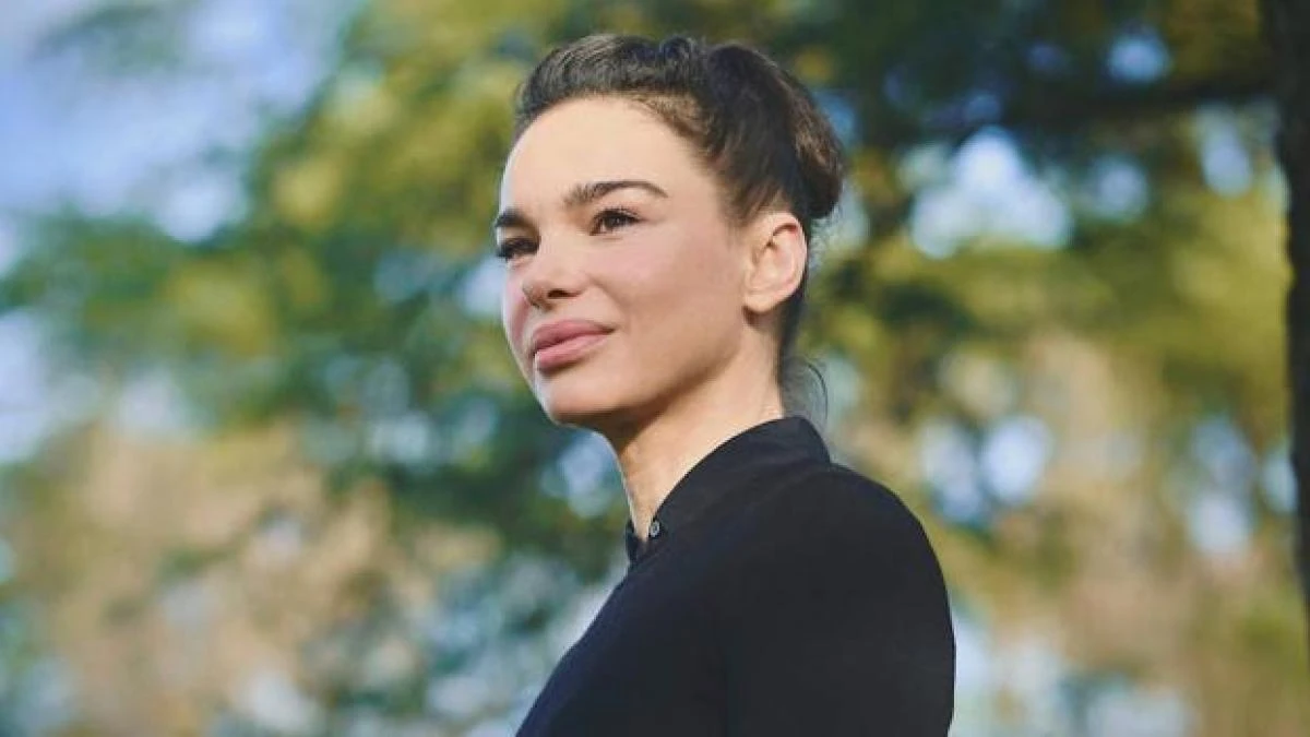 La nueva vida de Beatriz Montañez a los 48 años: de triunfar en 'El intermedio' a vivir con 150 euros al mes en el bosque: “Tenía un trabajo que todo el mundo hubiera pensado que era maravilloso, pero algo dentro no estaba funcionando”