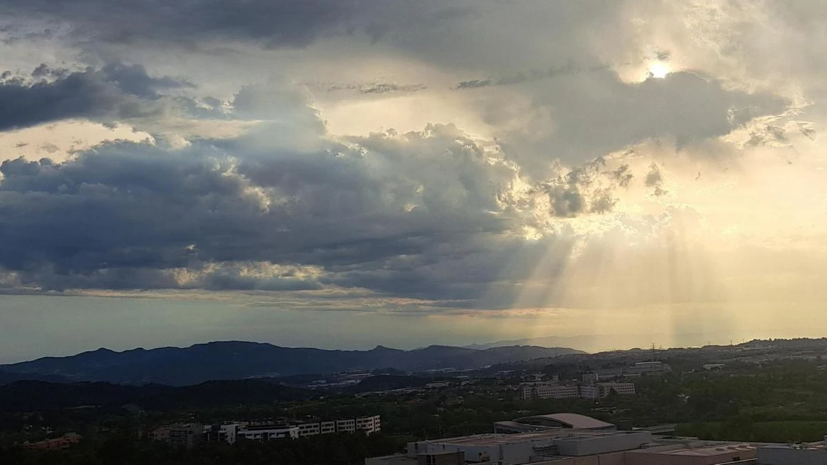 La pugna del sol con la tormenta