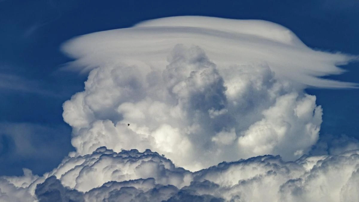 El gran pileus del cielo de Vic