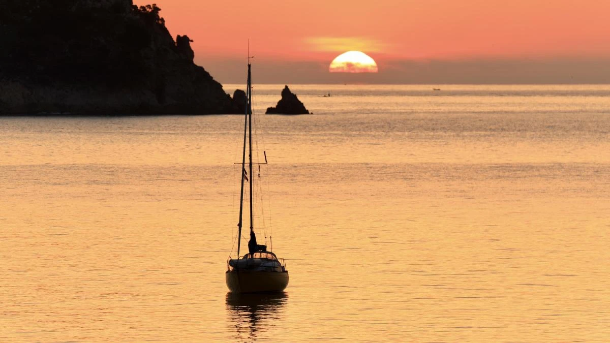 El amanecer del velero de La Fosca