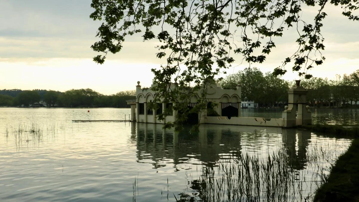 El encanto gris y lluvioso de Banyoles