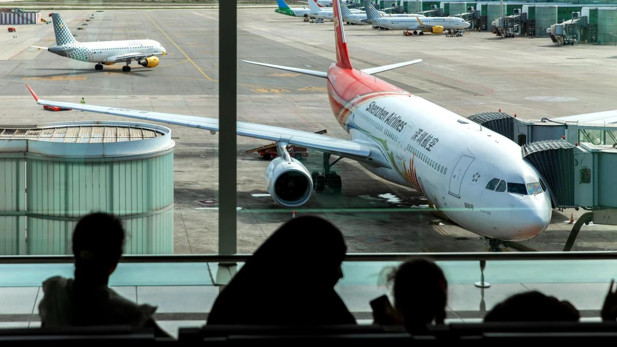 Hallada una nota manuscrita de aviso de bomba en un vuelo a Lanzarote: pánico en el avión y activado el GEDEX en el aeropuerto