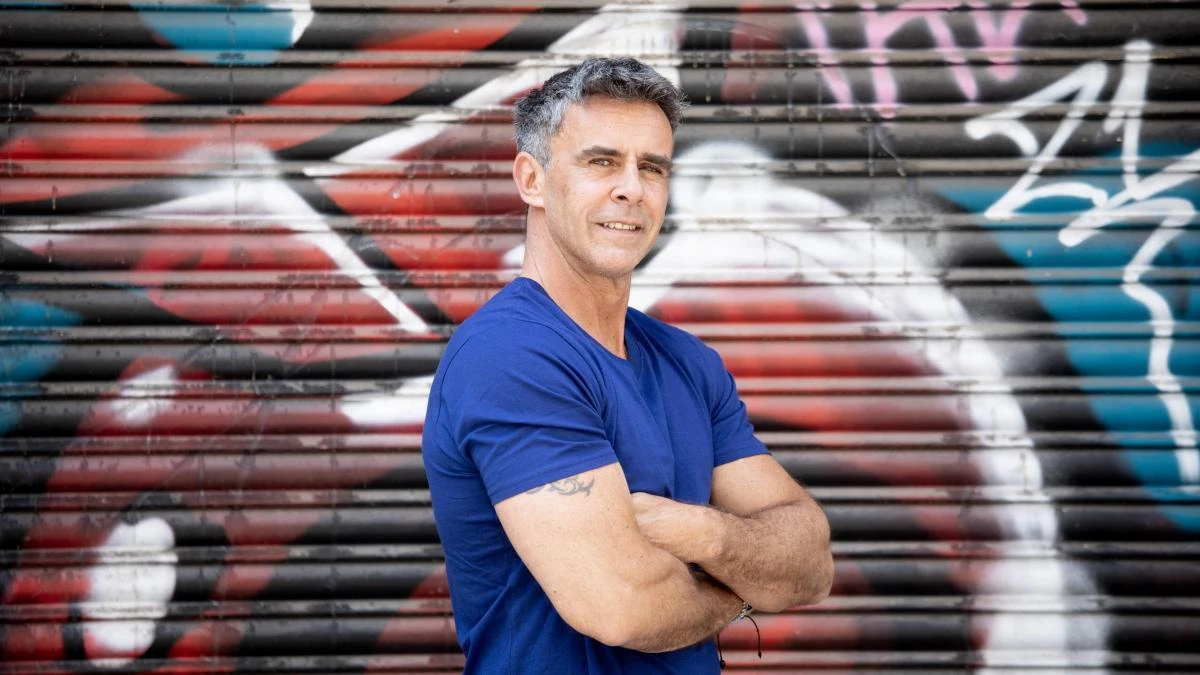 Alonso Caparrós, presentador, 54 años “No me ha ido bien ser un guapo oficial porque pasa lo mismo que con el ego, te puede causar muchos problemas y distracciones y hace que te creas muchas cosas”