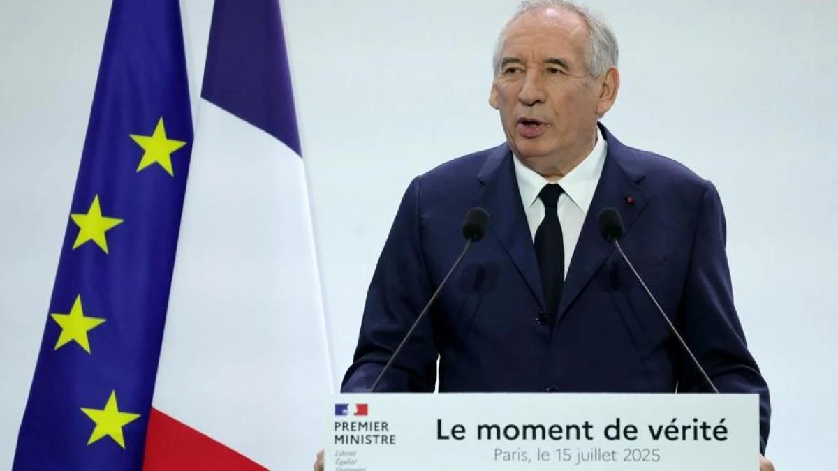 Francia anuncia severos recortes para evitar la bancarrota