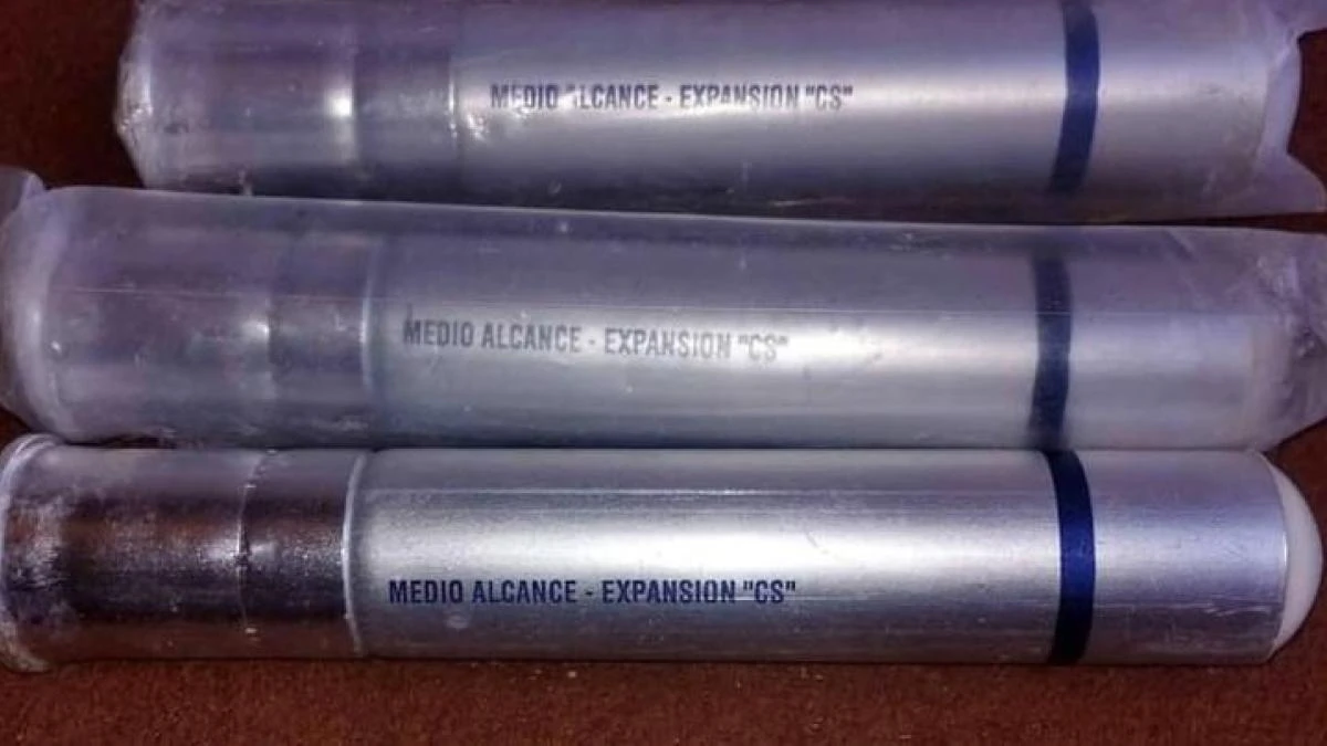 Arrestan a un policía que robaba granadas de gas lacrimógeno de la comisaría y las vendía por internet