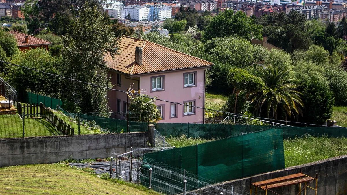 Así es el padre de la “casa de los horrores” de Oviedo: un cazatalentos de 53 años, fan de 'Friends' y con miedo patológico al covid