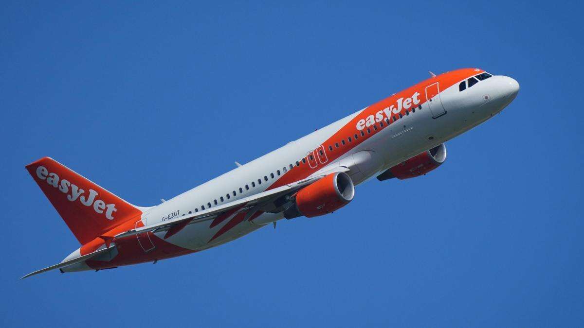 Suspendido un piloto de EasyJet por volar extremadamente cerca de las montañas