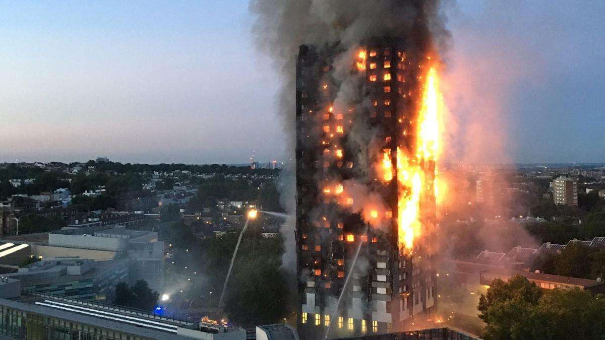 El informe sobre el incendio de Torre Grenfell culpa al Gobierno británico y a las empresas de las “muertes evitables”