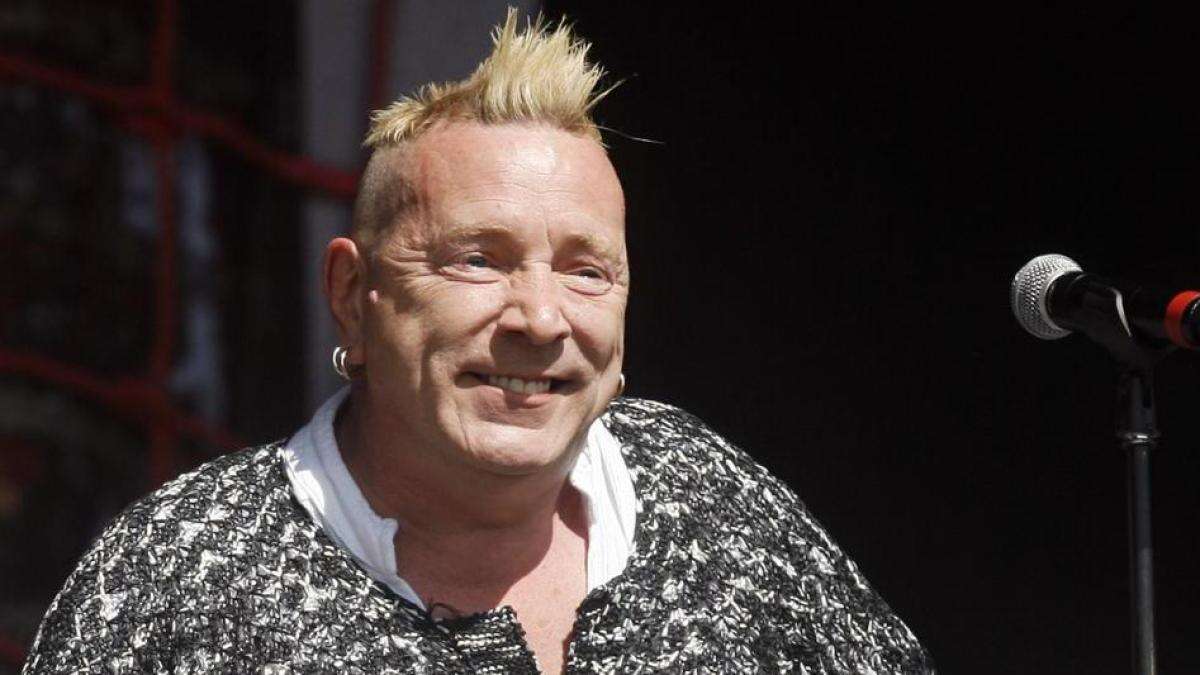 John Lydon, líder de los Sex Pistols, roto de dolor por la muerte de su esposa: 