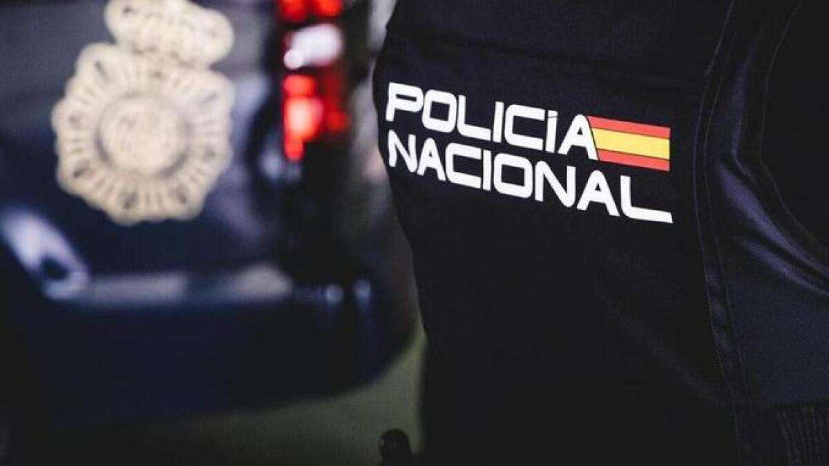 Hospitalizada una mujer tras ser lanzada desde un cuarto piso en Marbella