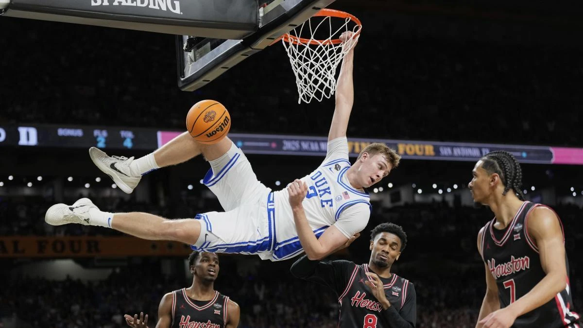 Cooper Flagg debuta con los Dallas Mavericks con un tapón decisivo: “Su aplomo es increíble”
