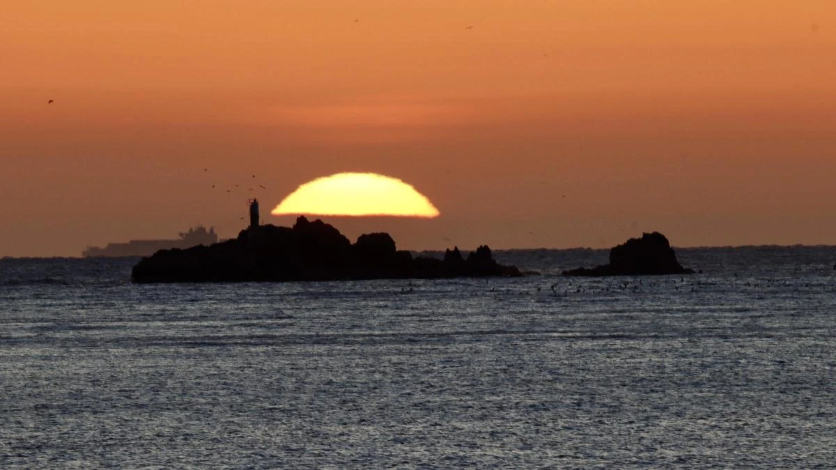 Así nace el gran sol de las Illes Formigues