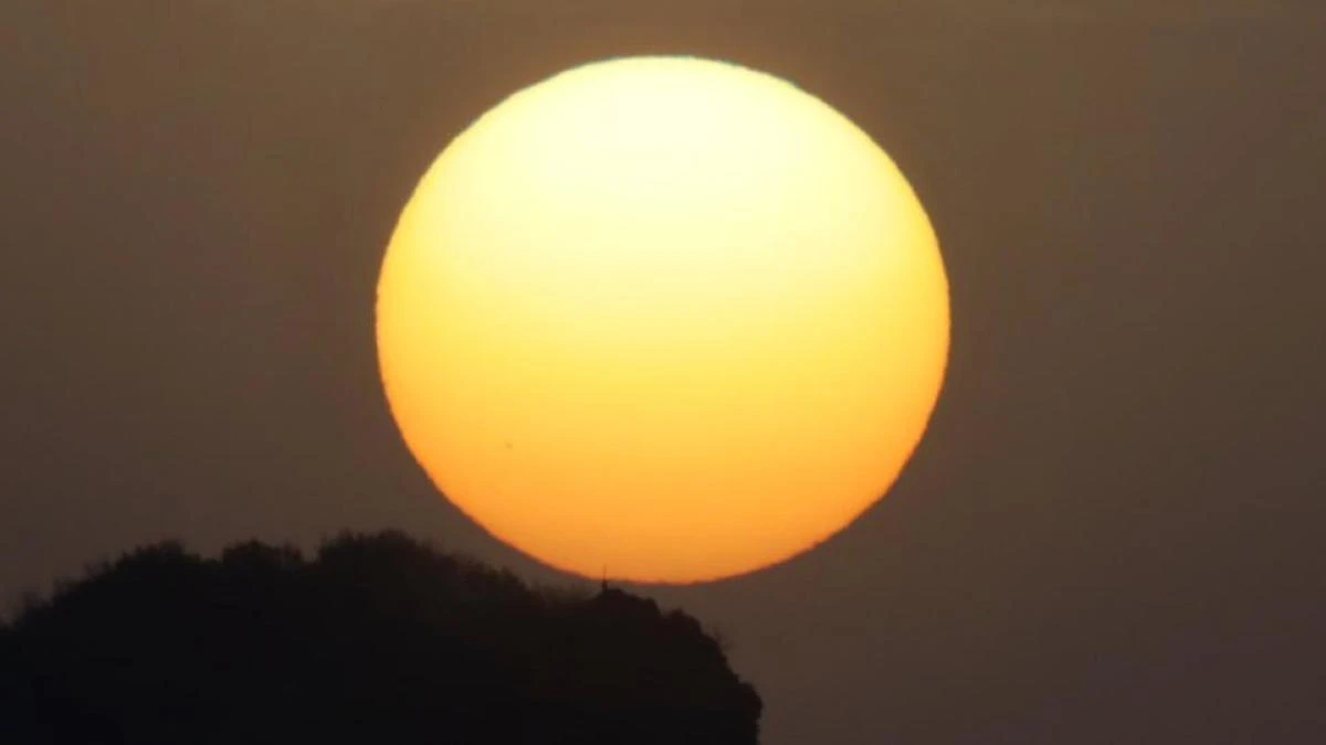 El sol de la “ermita suspendida en el cielo”