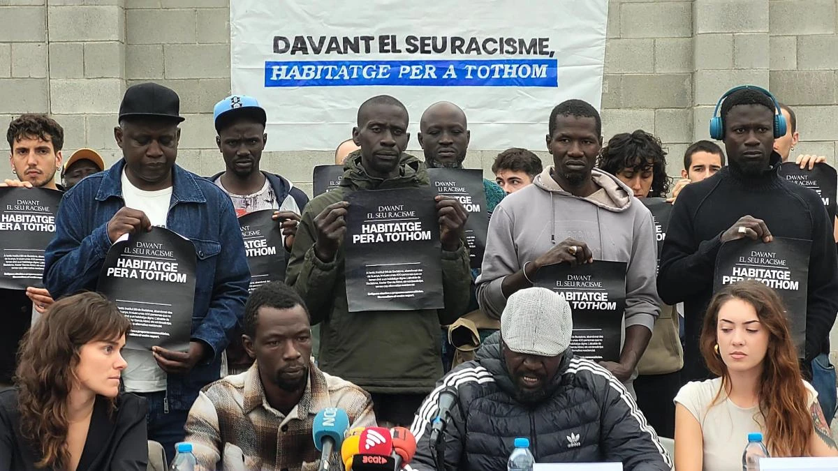 Los ocupas del B9 denuncian al Ayuntamiento de Badalona por vulnerar sus derechos fundamentales