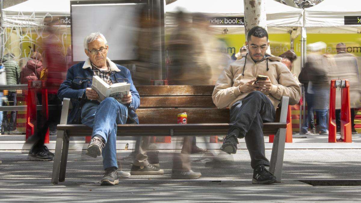 Desaparece la brecha: jóvenes y ancianos consideran “esenciales” el móvil e Internet