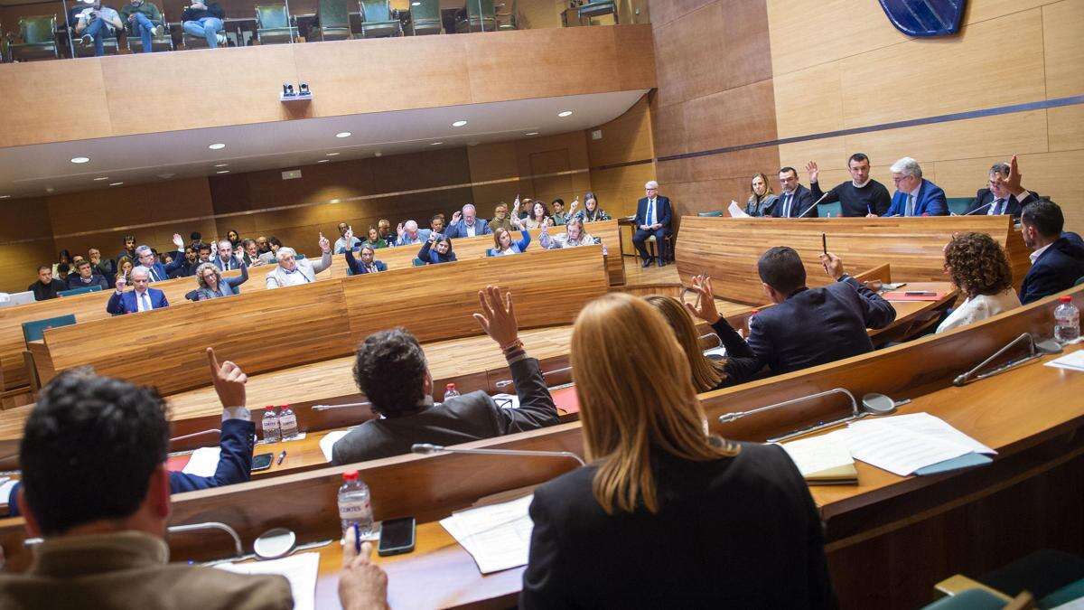 Los presupuestos de Mazón quedan en el aire; Catalá y Mompó ya han aprobado sus cuentas