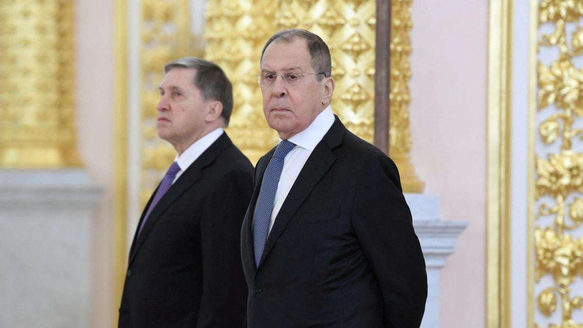 Putin envía al ministro Lavrov y a su asesor Ushakov al encuentro con EE.UU. en Riad