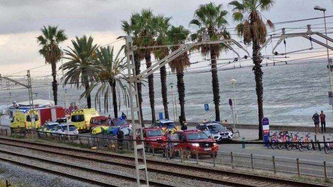 Muere una persona en Montgat al verse arrastrado su vehículo al mar debido a la lluvia