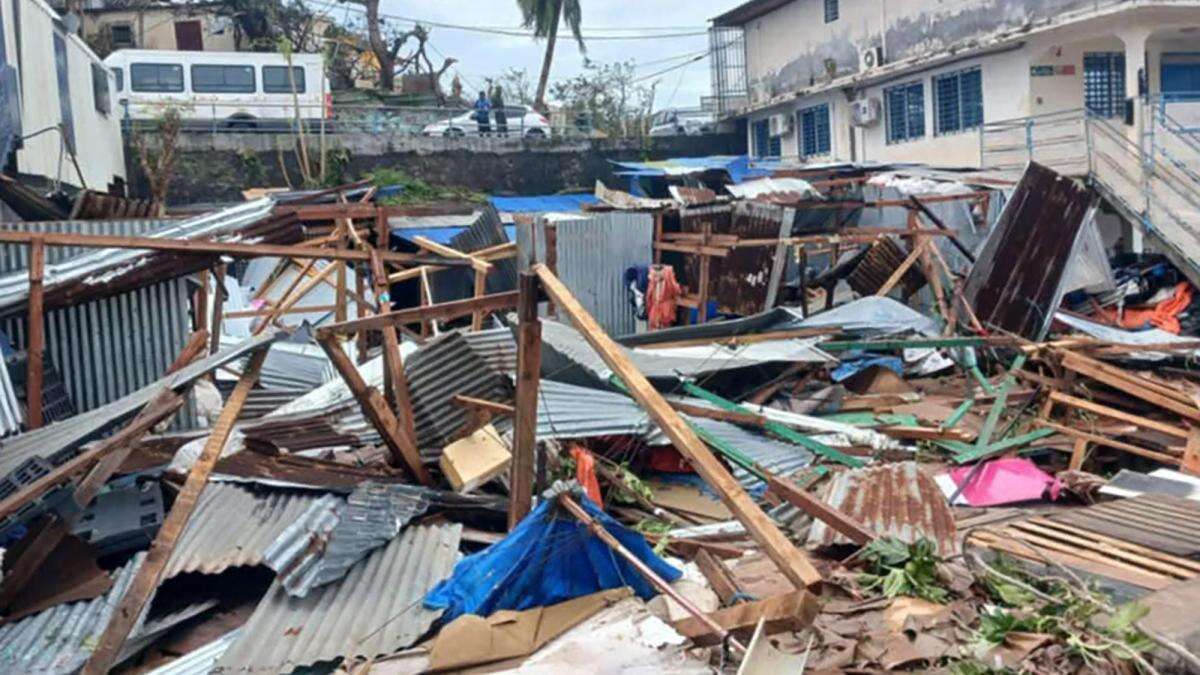 El Gobierno francés estima en “varios cientos” los muertos por ciclón en las islas Mayotte