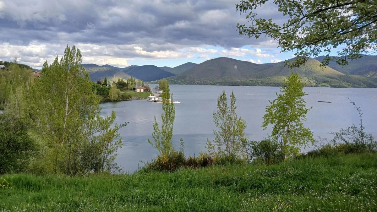 El paisaje inundado del viejo Riaño