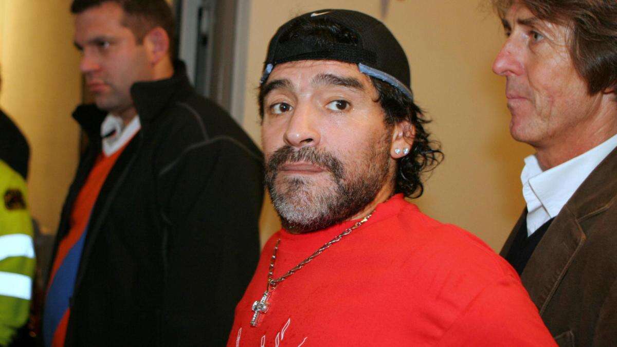 “Maradona tenía el abdomen a punto de explotar”