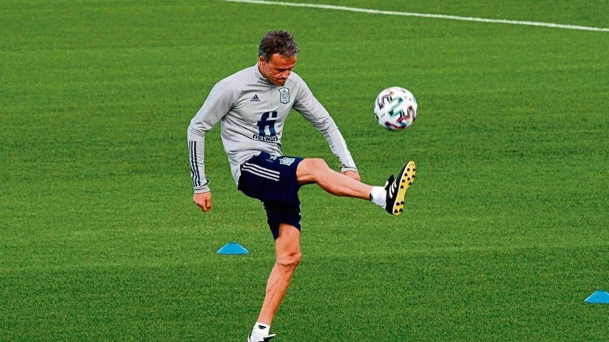 Todo el mundo mira a Luis Enrique
