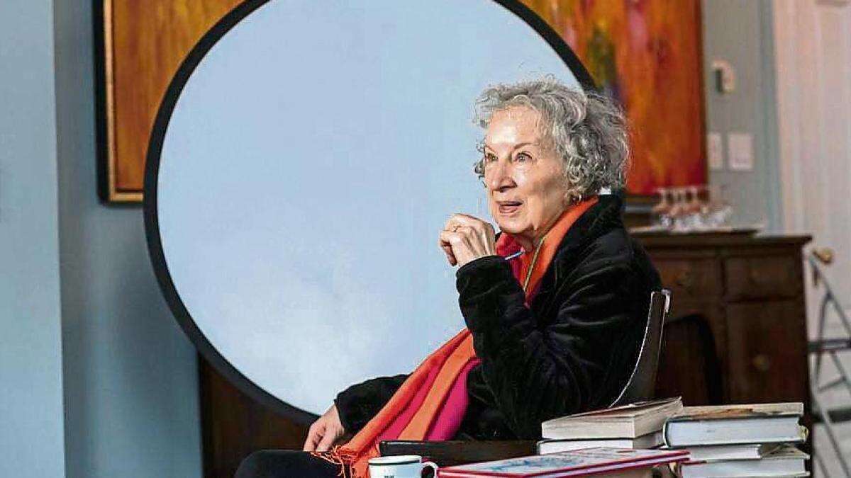 Margaret Atwood: “Kamala es una mujer negra y muchos temieron perder estatus si la votaban”