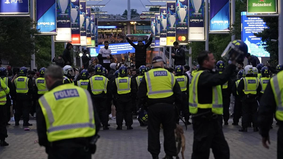 Londres investiga y sanciona a policías que mostraron comportamientos racistas en un documental de la BBC