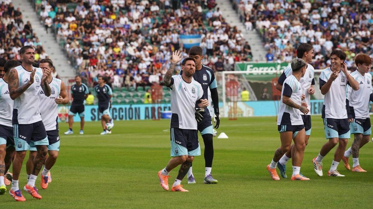 Messi y Argentina se dan un baño de masas en Elche ante 20.085 personas