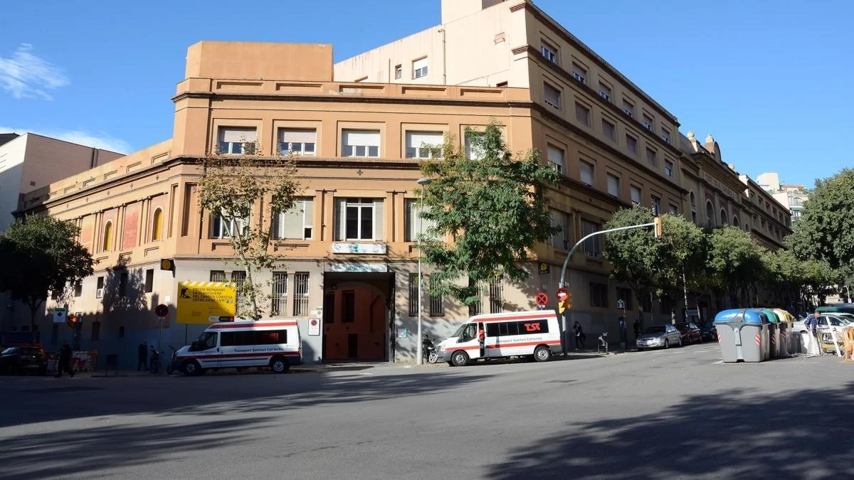 El CatSalut y Creu Roja firman la compraventa del Hospital Dos de Maig y del CAP Sagrada Família