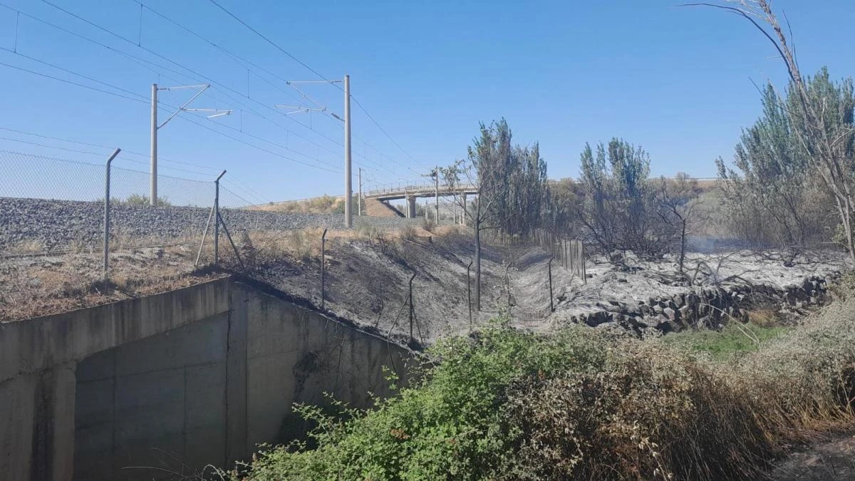 Un incendio interrumpe por segundo día consecutivo el AVE Madrid-Andalucía