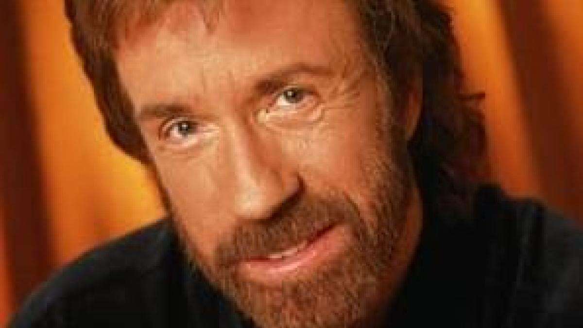 Chuck Norris celebra su 84 cumpleaños y los comentarios de sus fans no defraudan: 