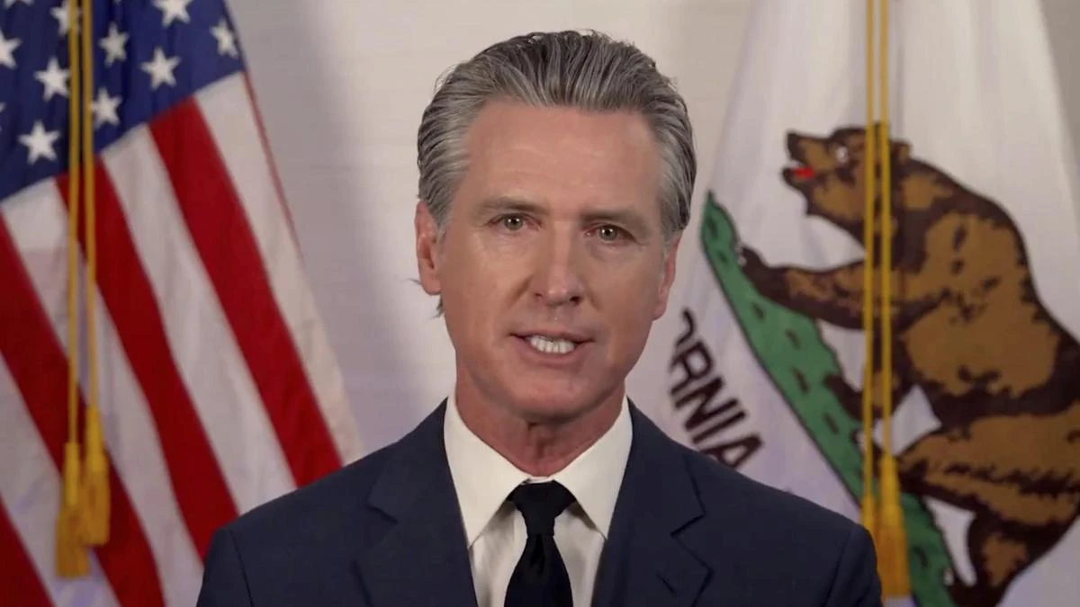Gavin Newsom estalla contra el autoritarismo de Trump: “La democracia está bajo asalto”